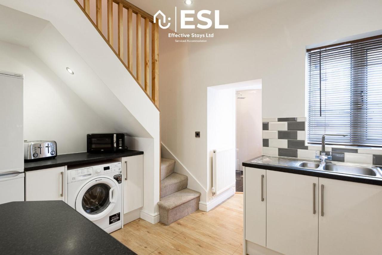 2 Bedroom Terrace Cottage, Parking, 5 Minutes Drive To Royal Shrewsbury Hospital Екстер'єр фото