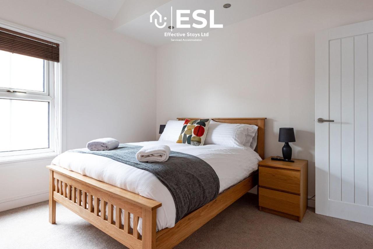 2 Bedroom Terrace Cottage, Parking, 5 Minutes Drive To Royal Shrewsbury Hospital Екстер'єр фото