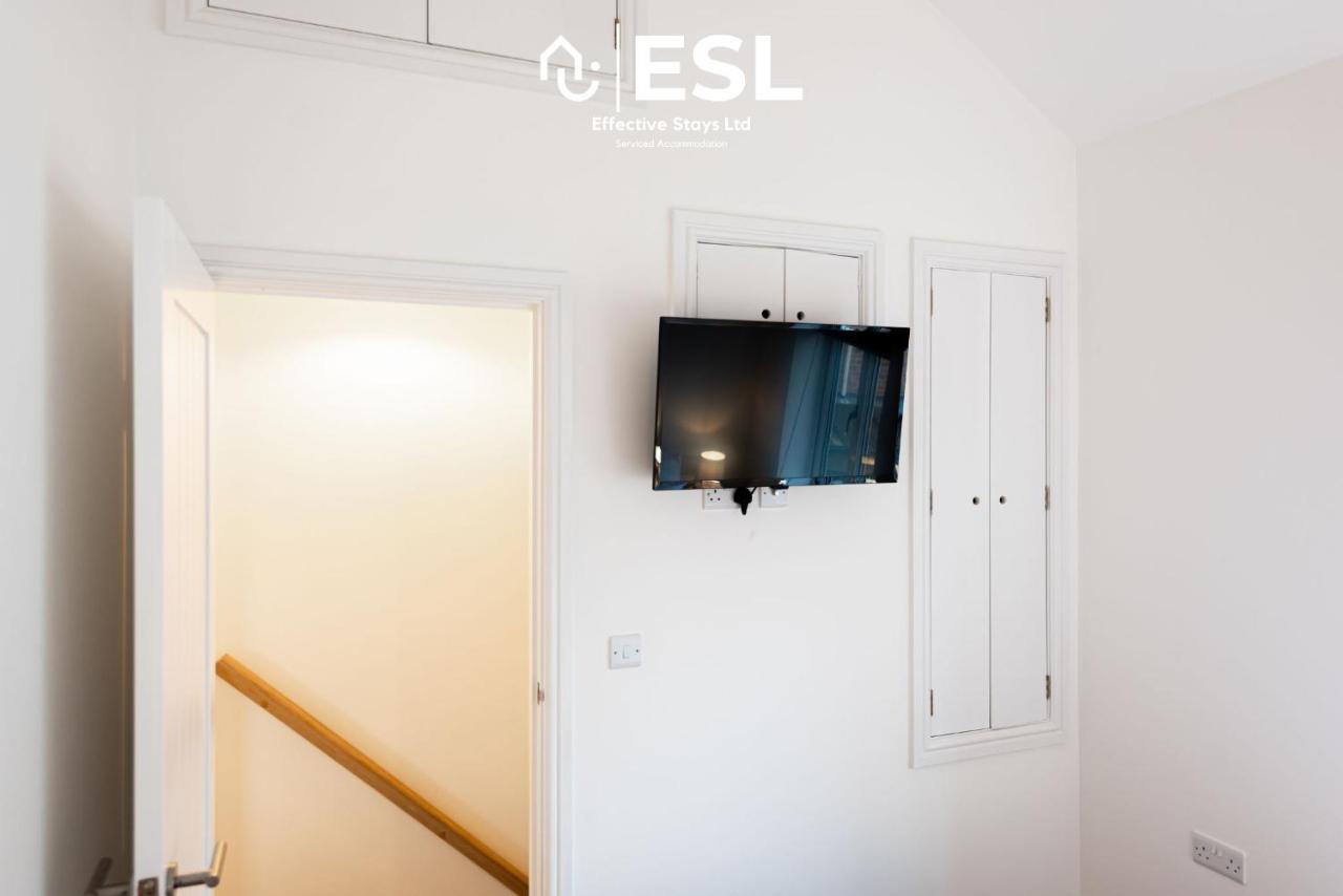 2 Bedroom Terrace Cottage, Parking, 5 Minutes Drive To Royal Shrewsbury Hospital Екстер'єр фото