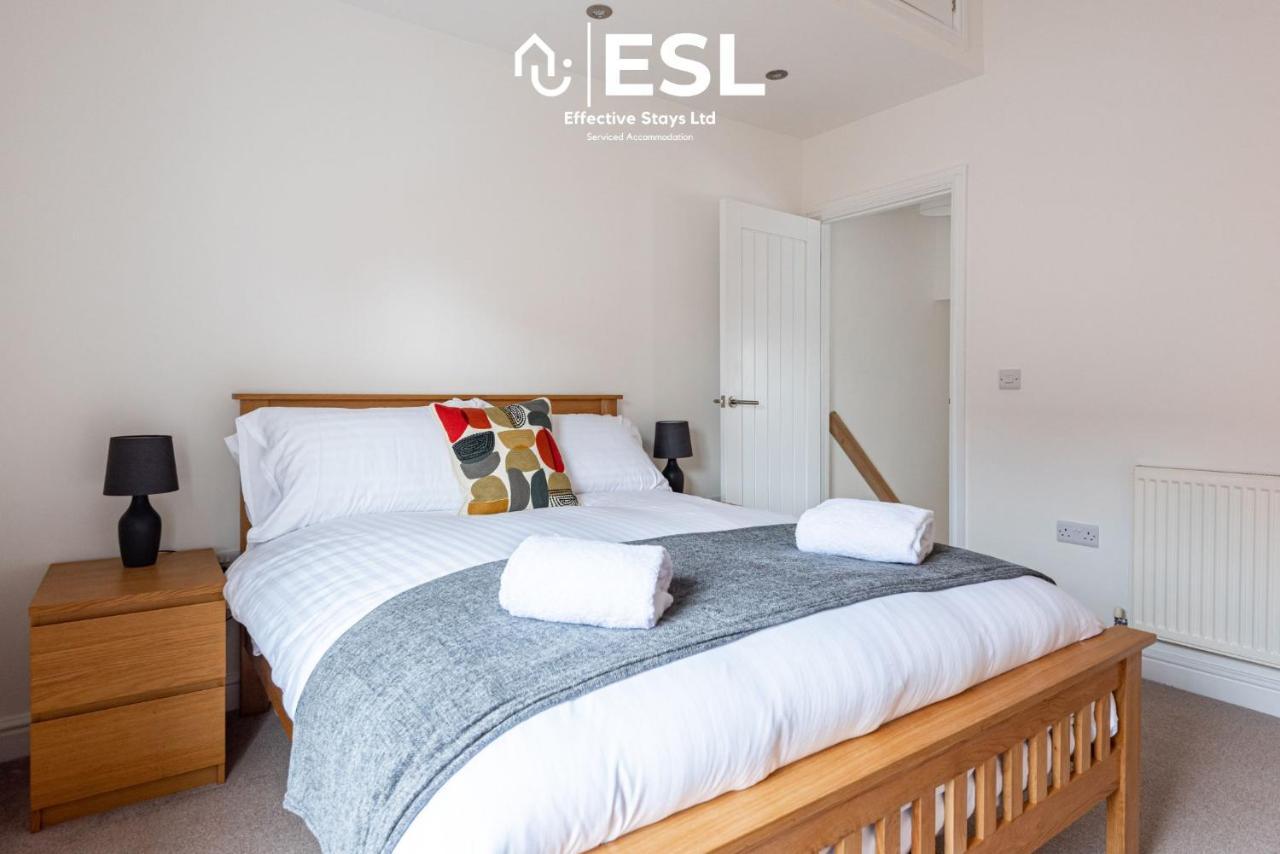 2 Bedroom Terrace Cottage, Parking, 5 Minutes Drive To Royal Shrewsbury Hospital Екстер'єр фото