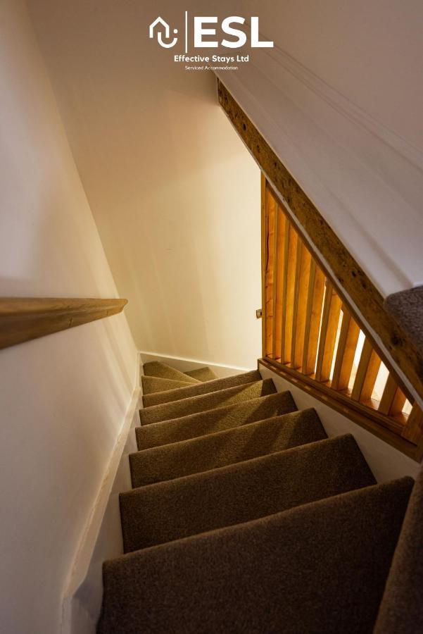 2 Bedroom Terrace Cottage, Parking, 5 Minutes Drive To Royal Shrewsbury Hospital Екстер'єр фото