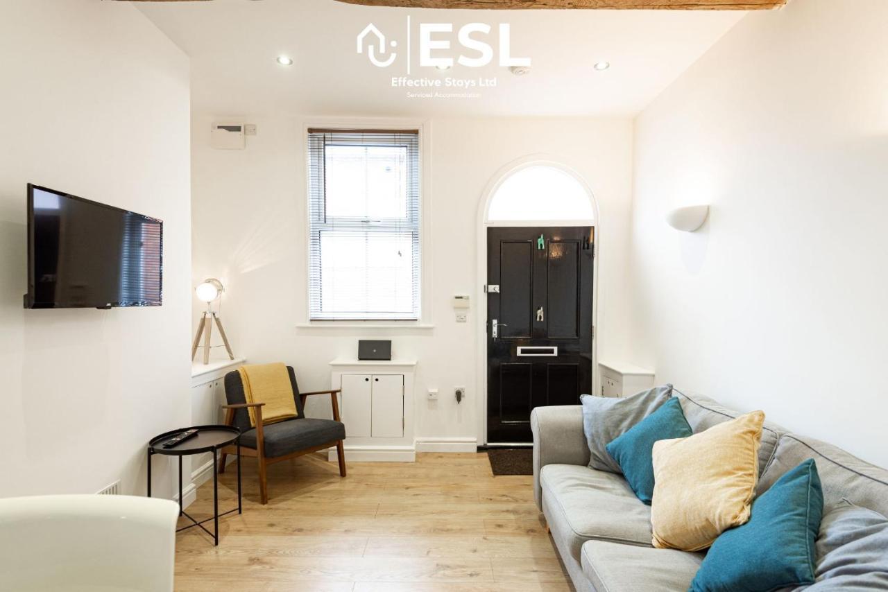 2 Bedroom Terrace Cottage, Parking, 5 Minutes Drive To Royal Shrewsbury Hospital Екстер'єр фото