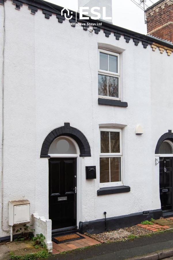 2 Bedroom Terrace Cottage, Parking, 5 Minutes Drive To Royal Shrewsbury Hospital Екстер'єр фото